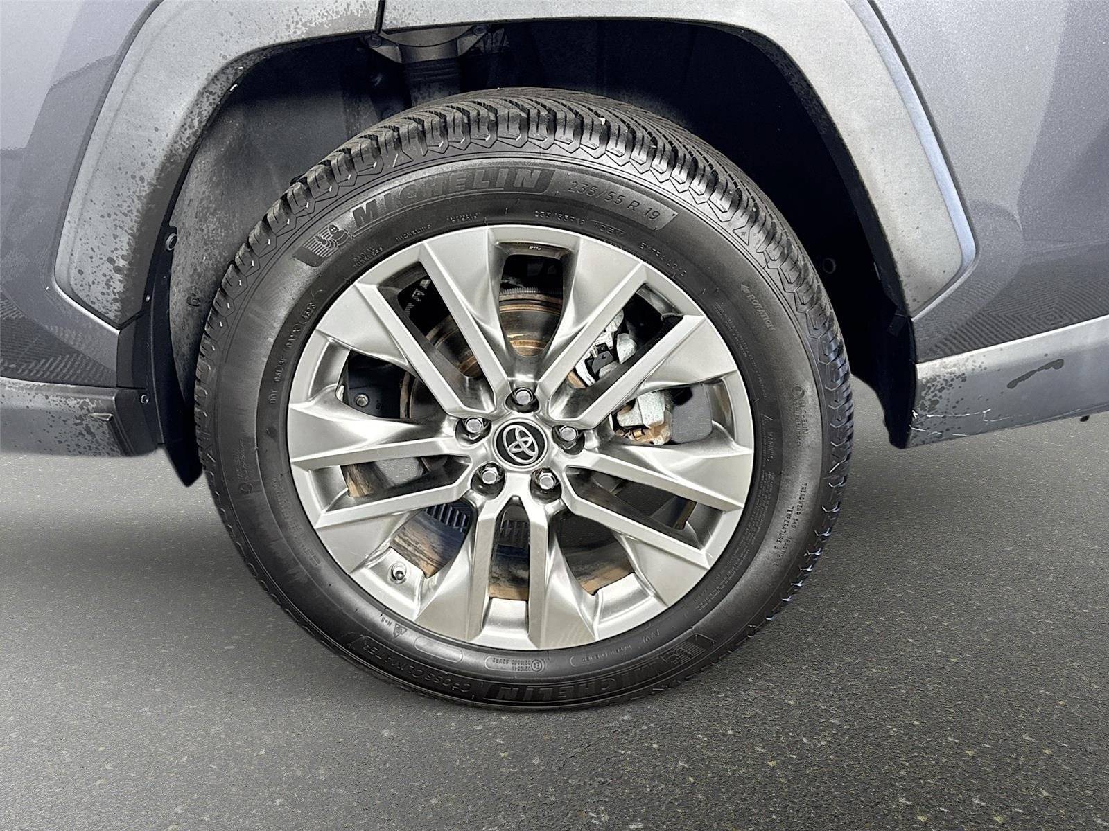 Used 2019 Magnetic Gray Metallic Toyota XLE Premium image 30