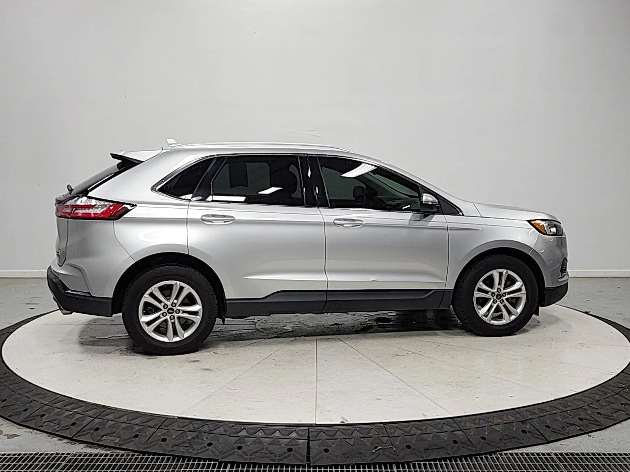 Used 2019 Silver Ford SEL image 8