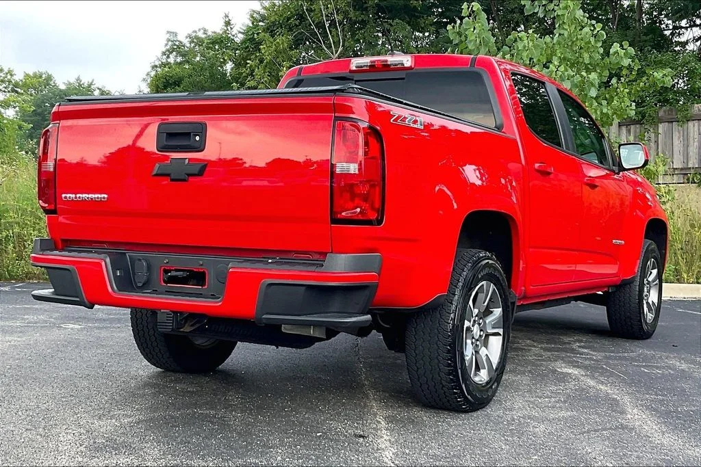 Used 2015 Red Chevrolet Z71 image 12