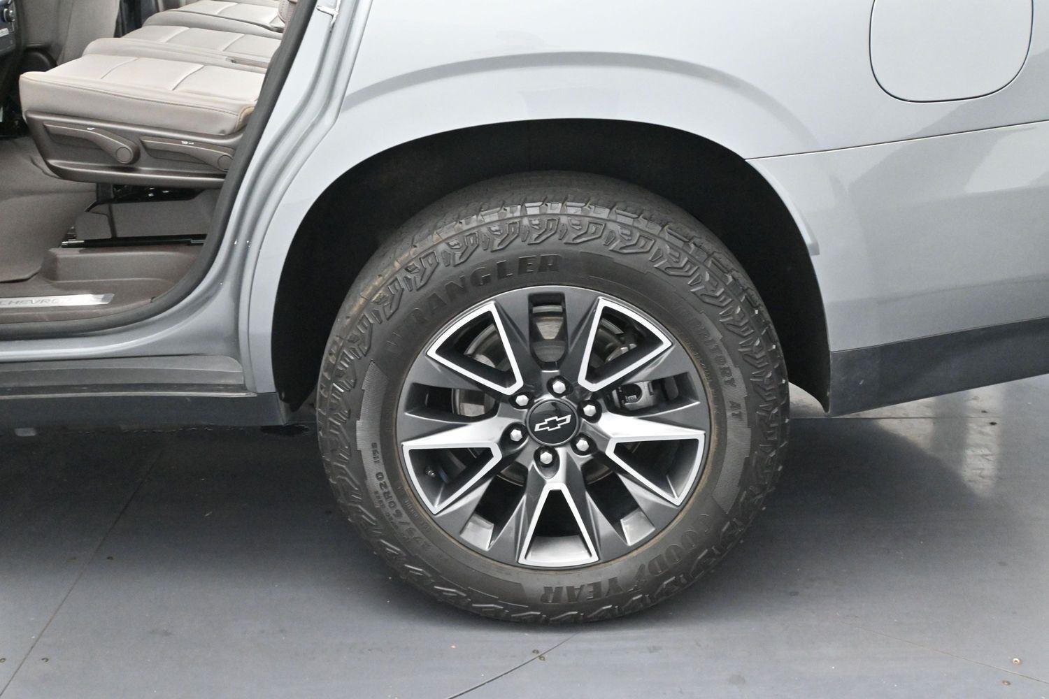 Used 2024 Sterling Gray Metallic Chevrolet Z71 image 40