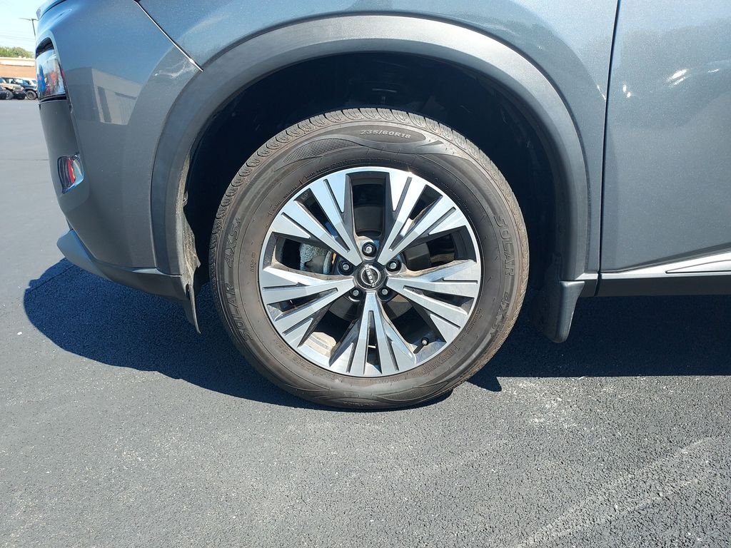 Used 2022 Gray Nissan SV image 10