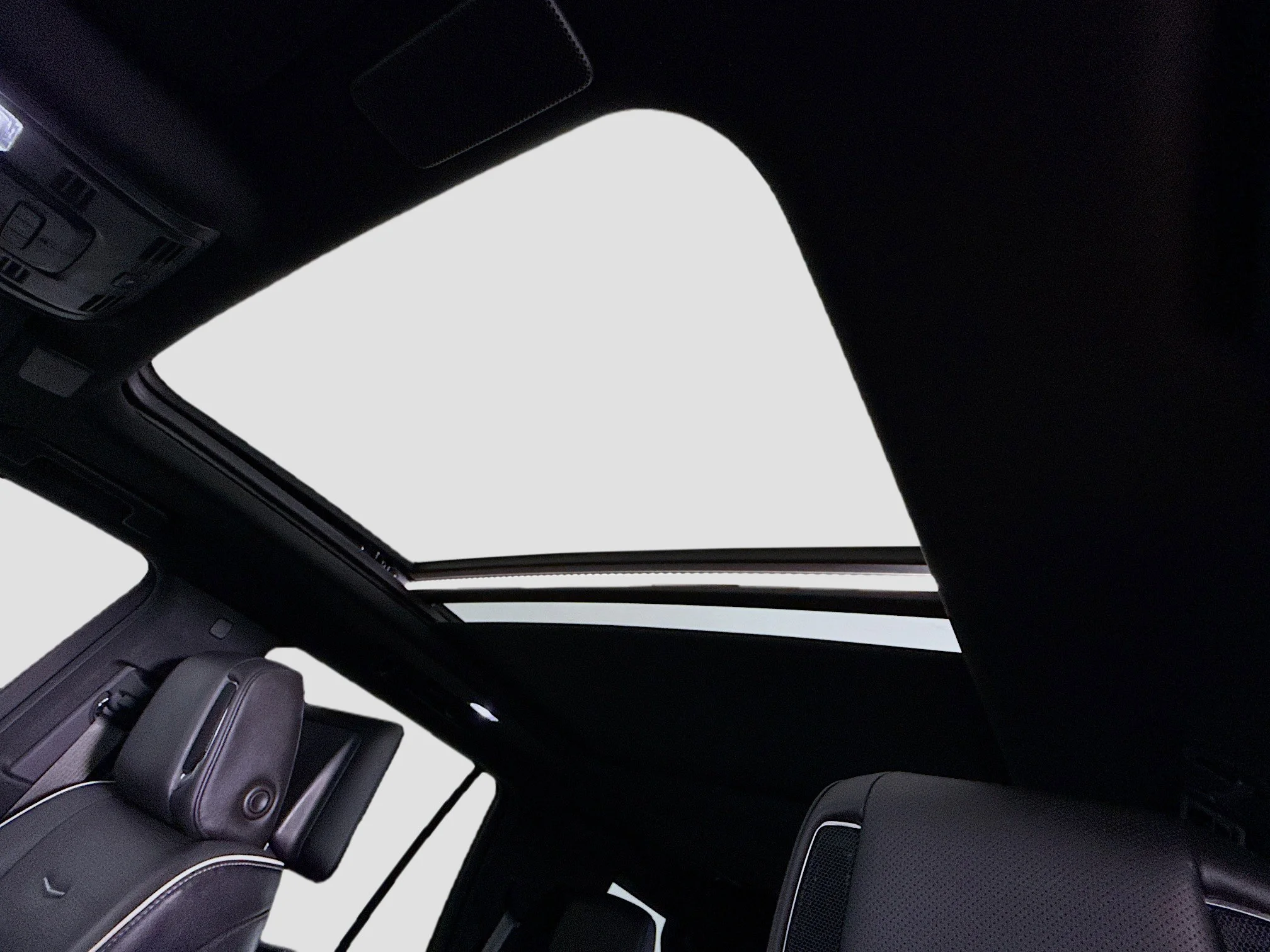 Used 2021 CRYSTAL WHITE TRICOAT Cadillac Premium Luxury image 24