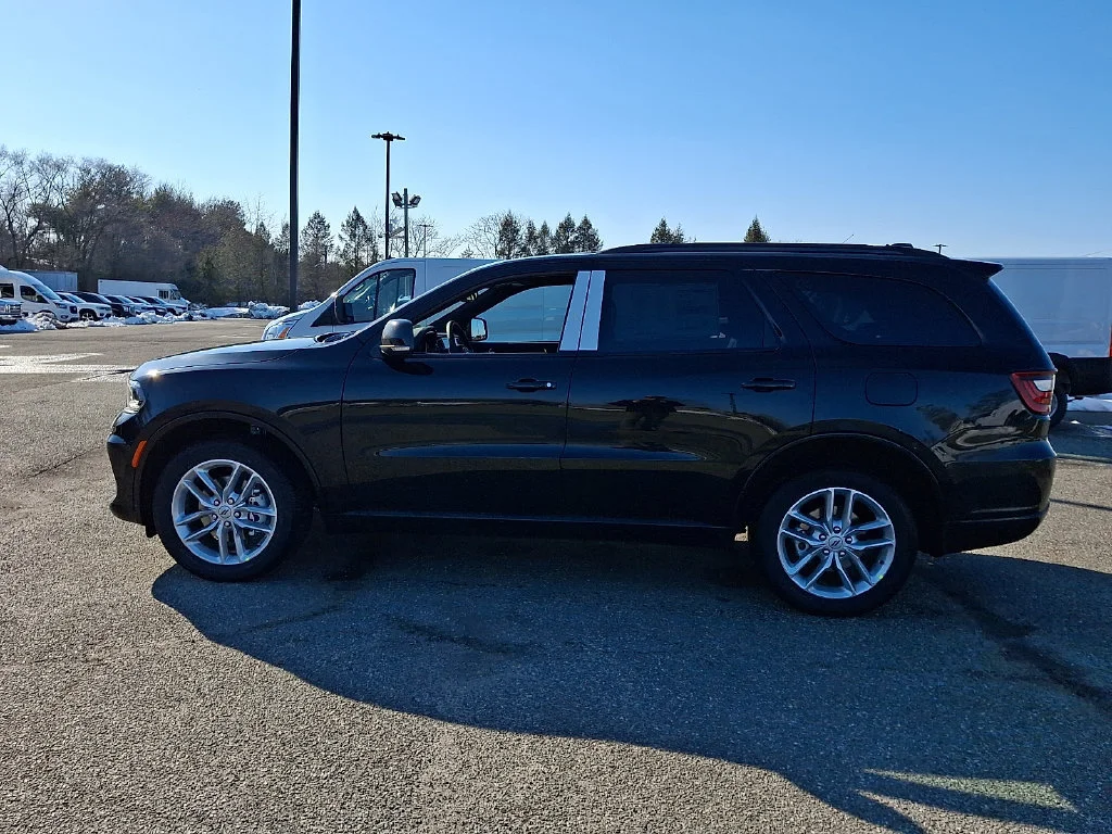 New 2026 Diamond Black Clear-Coat Exterior Paint Dodge GT Plus image 5