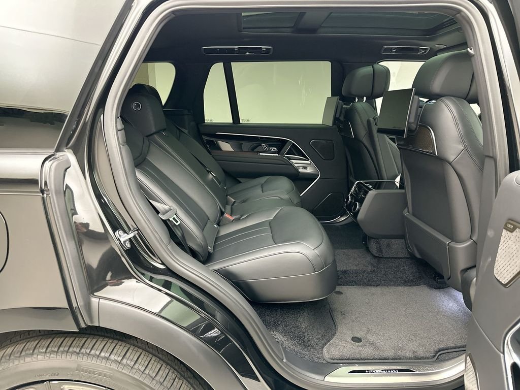 New 2026 Santorini Black Land Rover Autobiography image 15