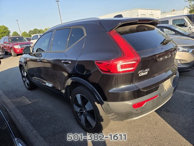 Used 2019 Onyx Black Metallic VOLVO MOMENTUM image 2