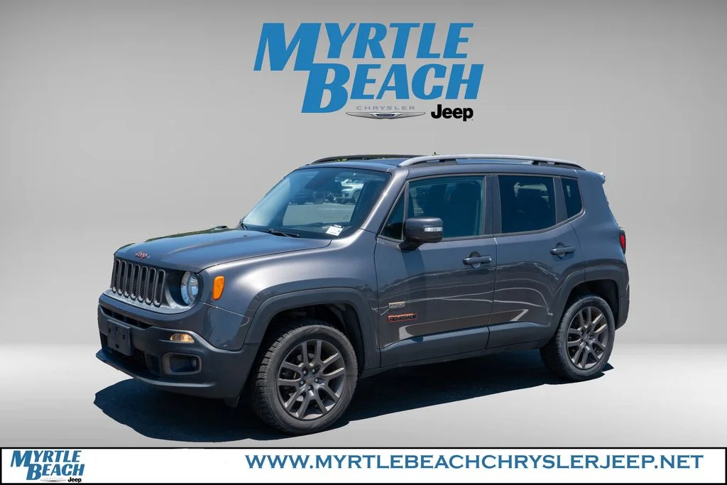 Used 2016 Granite Crystal Metallic Clearcoat Jeep Latitude image 2