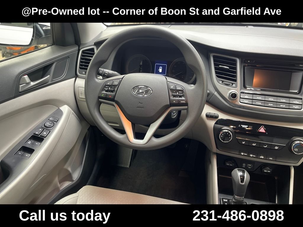 Used 2018 White Hyundai SE image 17