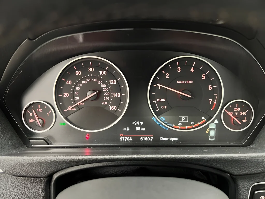Used 2018 White Metallic BMW 320i xDrive image 8