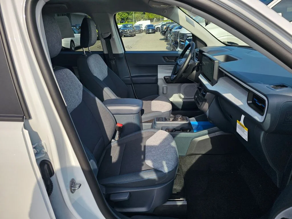 New 2025 Oxford White Ford XLT image 10