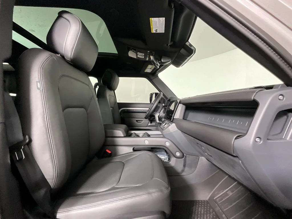 New 2026 Borasco Grey Land Rover X-Dynamic SE image 3