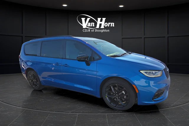 2026 Chrysler Pacifica Select's photo