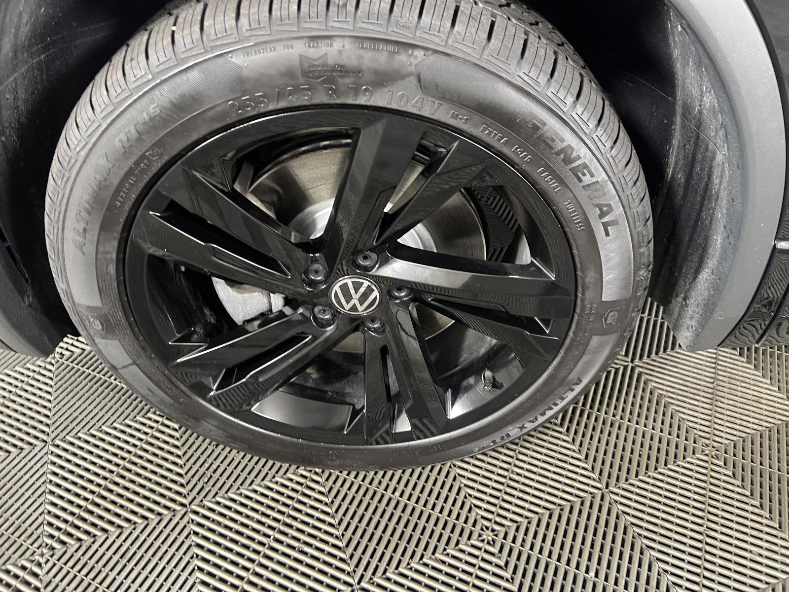 Used 2024 Deep Black Pearl Volkswagen SE R-Line Black image 9