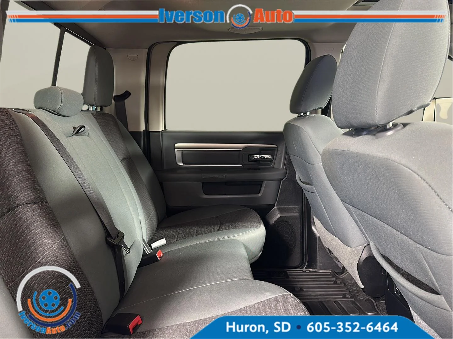 Used 2016 Brilliant Black Crystal Pearlcoat Ram Outdoorsman image 30