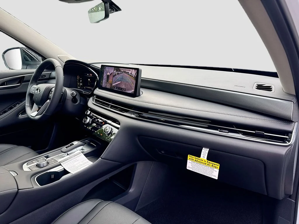 Certified Used 2026 White INFINITI LUXE image 33