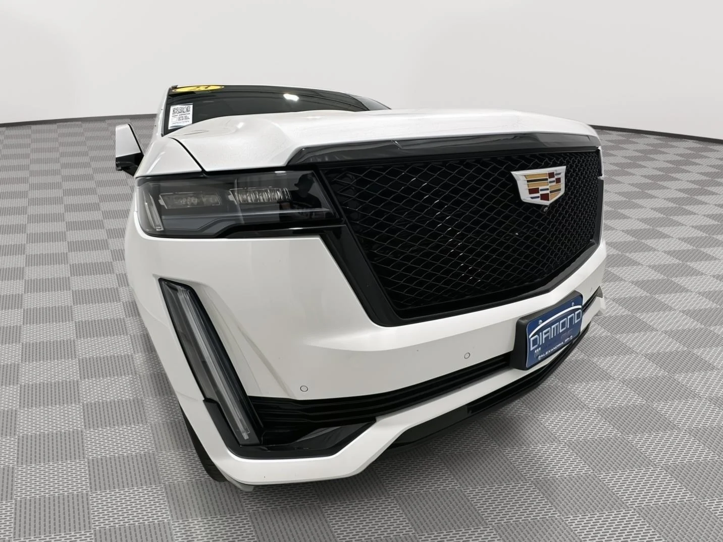 Used 2023 Crystal White Tricoat Cadillac Sport Platinum image 30