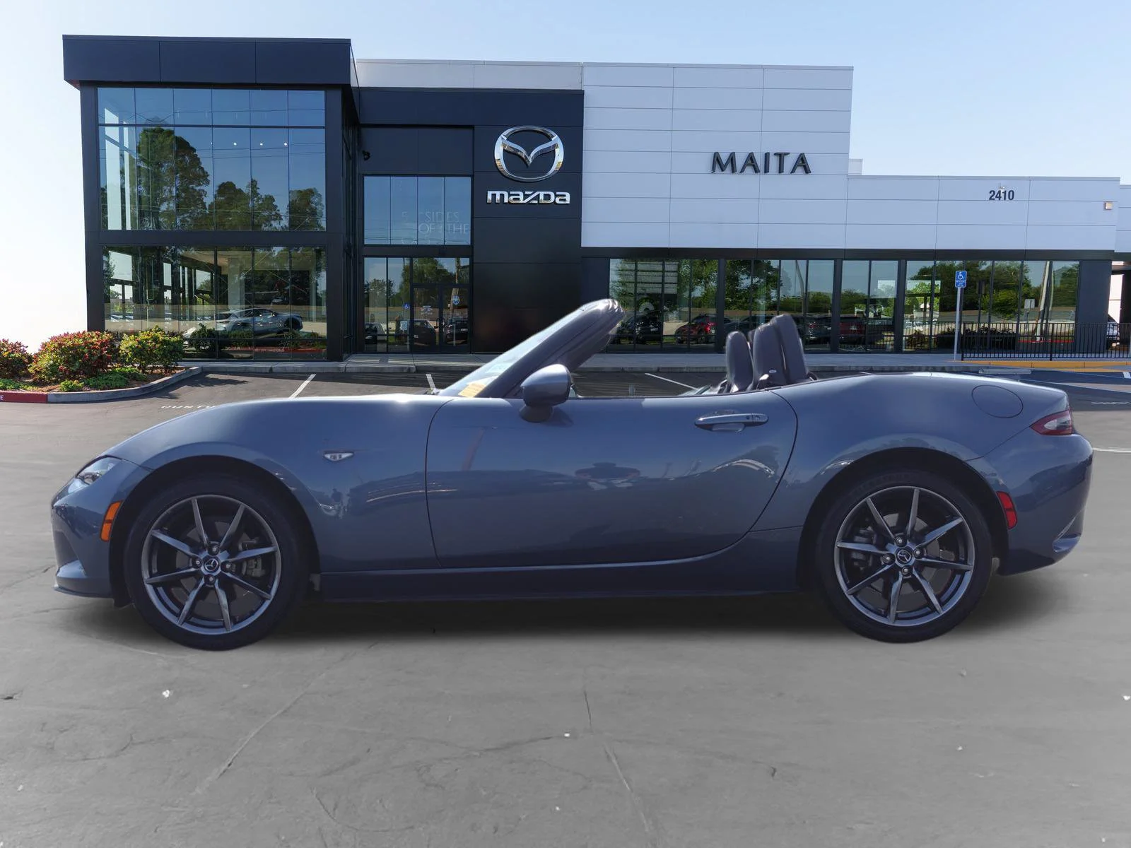 Used 2016 Blue Reflex Mica Mazda Grand Touring image 6