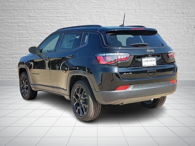 New 2026 Diamond Black Crystal Pearlcoat Jeep Latitude image 3