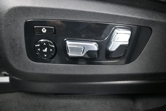 Used 2025 Gray BMW sDrive40i image 31