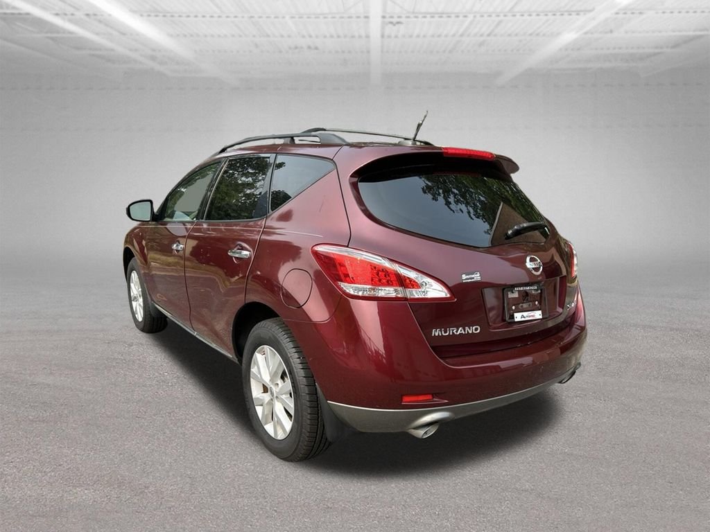 Used 2011 Red Nissan SL image 3