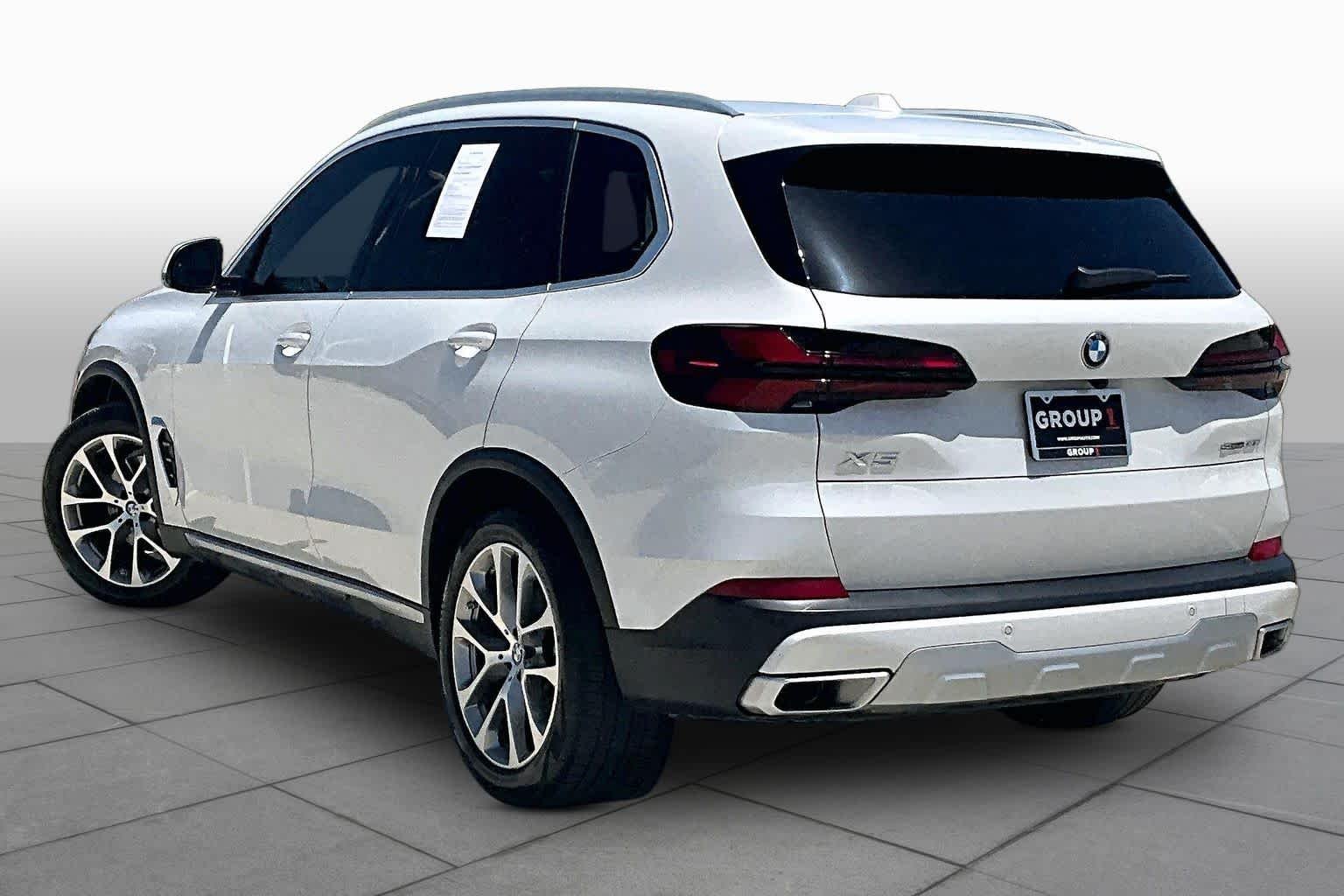 Used 2024 Mineral White Metallic BMW sDrive40i image 11