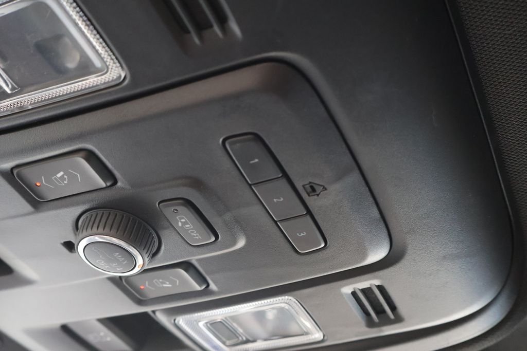Used 2022 Blue Chevrolet Z71 image 31