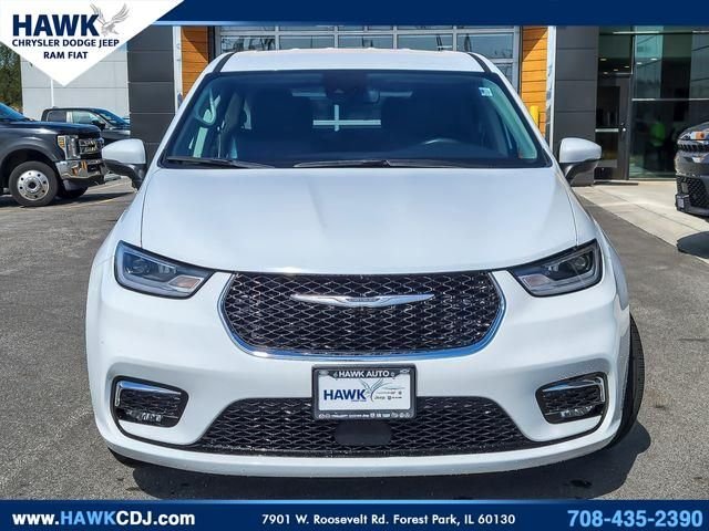 Used 2023 White Chrysler Touring L image 4