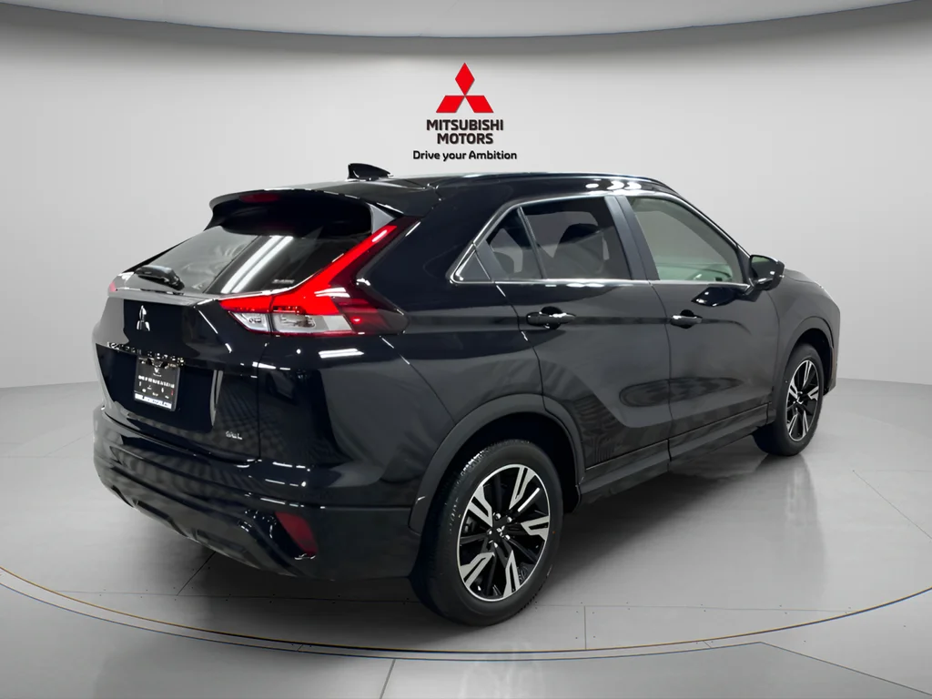 New 2026 Labrador Black Pearl Mitsubishi SEL image 3