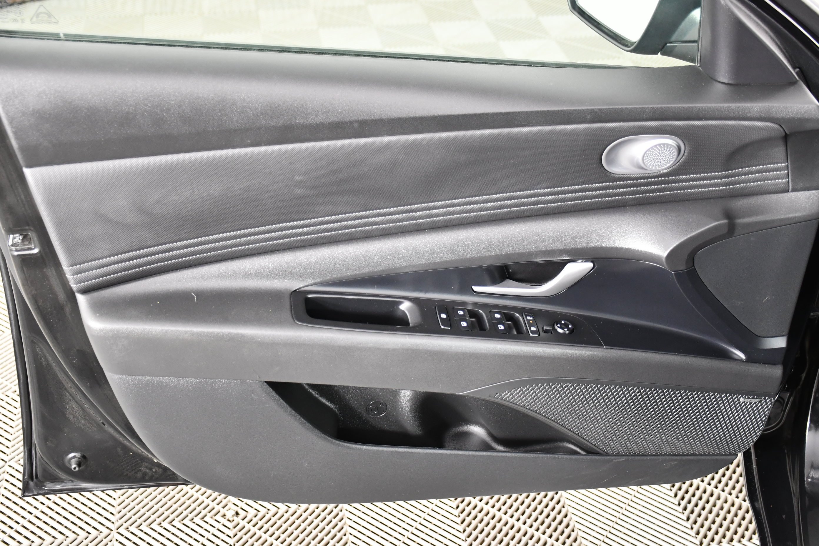 Used 2025 Abyss Black Hyundai Limited image 25