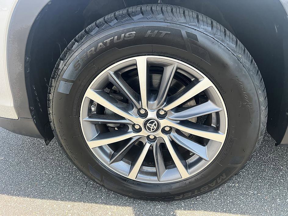 Used 2018 Celestial Silver Metallic Toyota XLE image 9