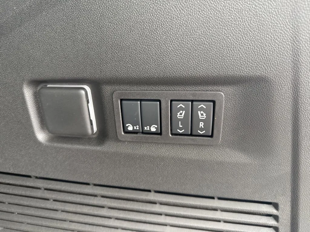 2026 Chevrolet Suburban High Country - Photo 34