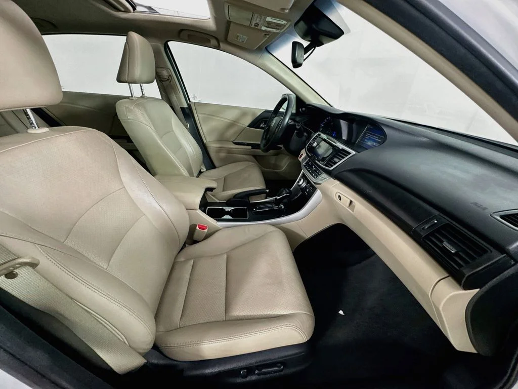 Used 2015 White Honda Touring image 35