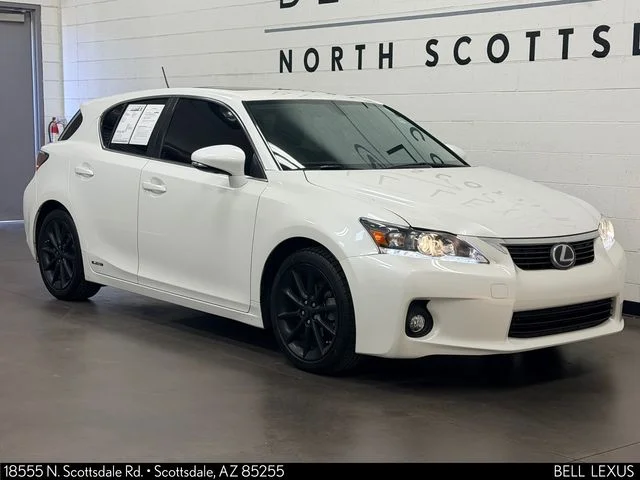 Used 2013  Lexus 200h image 2