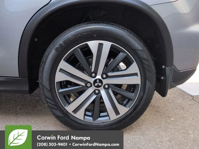 Used 2022 Mercury Gray Metallic Mitsubishi  image 32