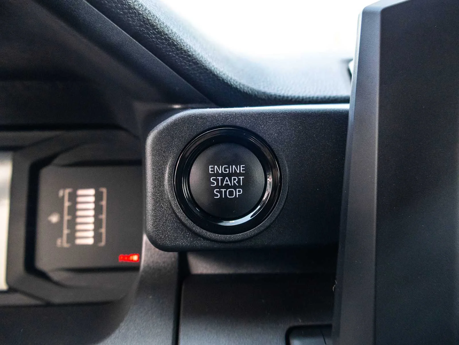 2025 Toyota Tacoma SR - Photo 41