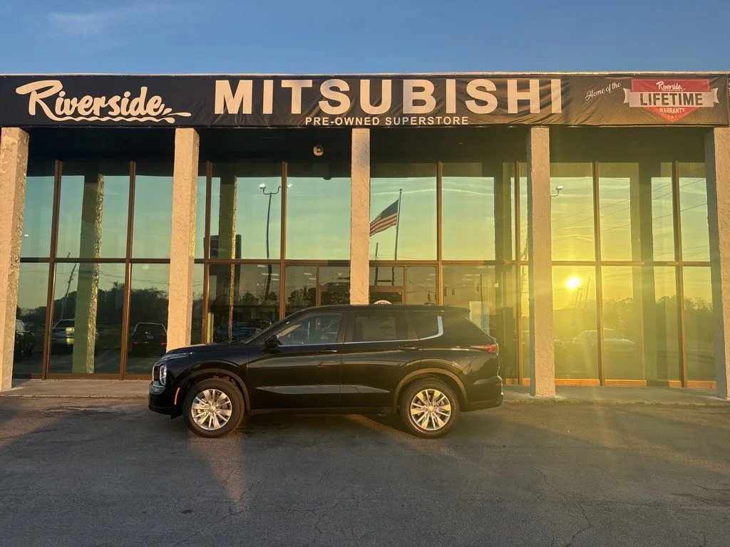 2026 Mitsubishi Outlander ES FWD's photo