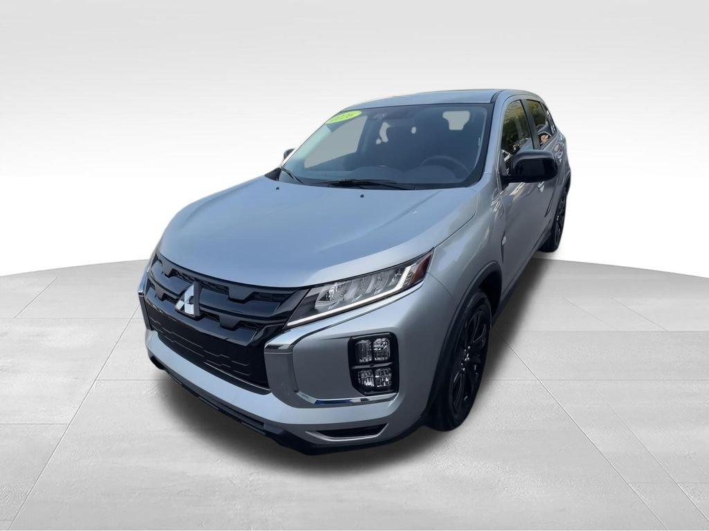 New 2026 Silver Mitsubishi 2.0 LE image 4