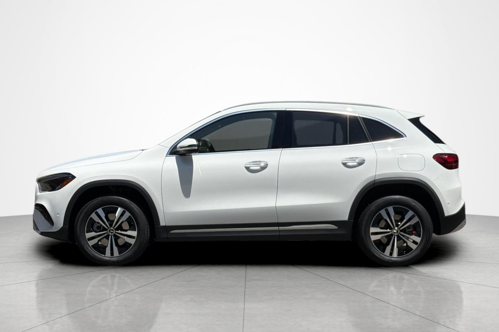 New 2026 Polar White Mercedes-Benz GLA 250 SUV image 2