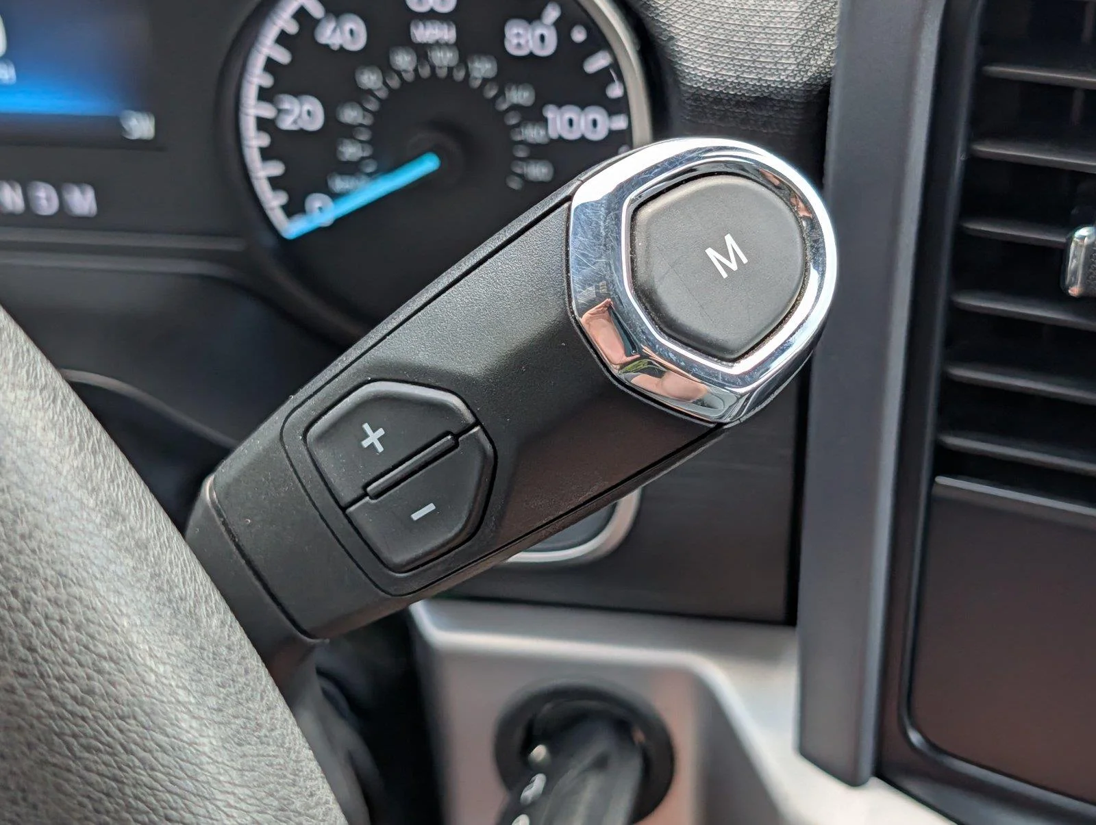 Used 2022 Oxford White Ford XLT image 37