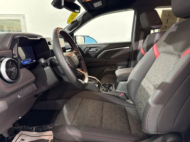 Used 2024 Blue Chevrolet Z71 image 16