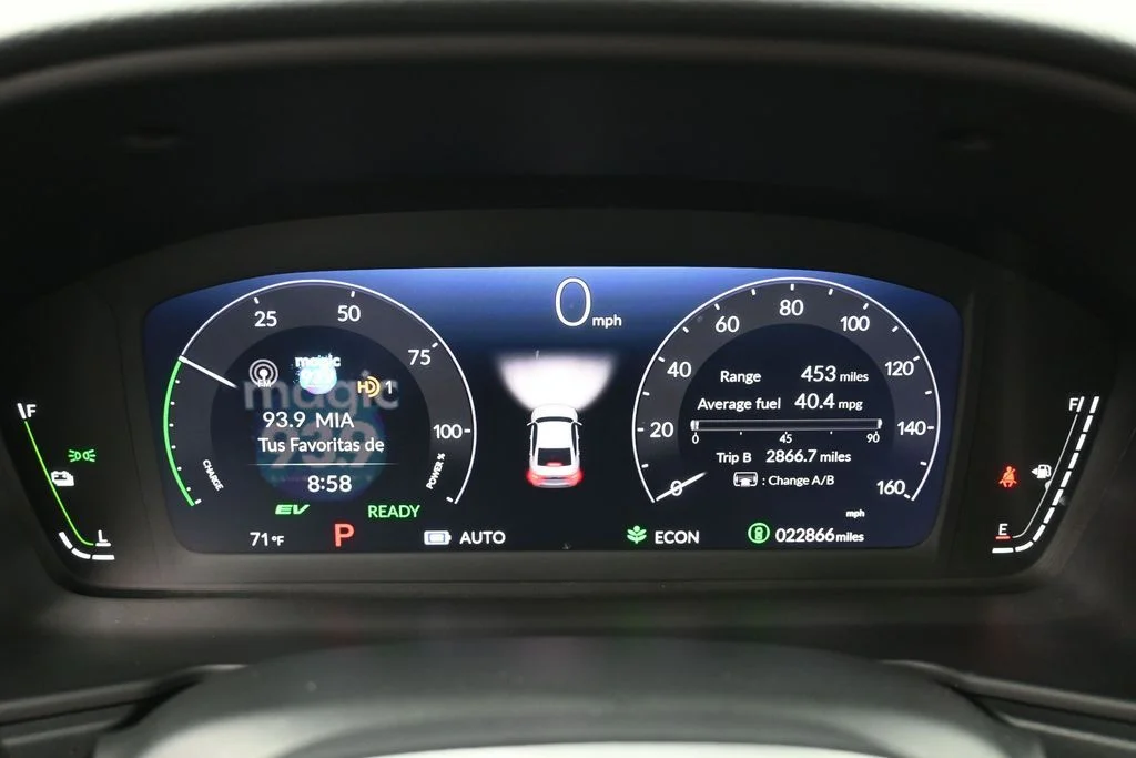 Used 2024 Solar Silver Metallic Honda Touring image 27