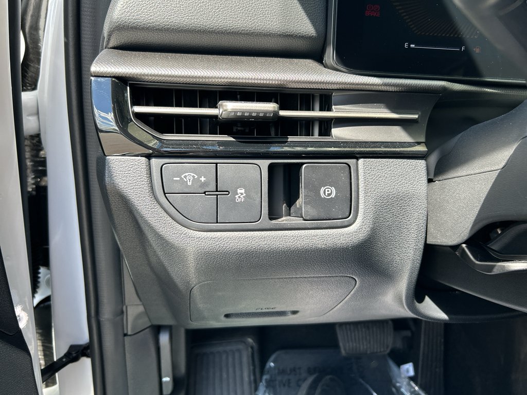New 2026 Glacial White Pearl Kia LX image 26