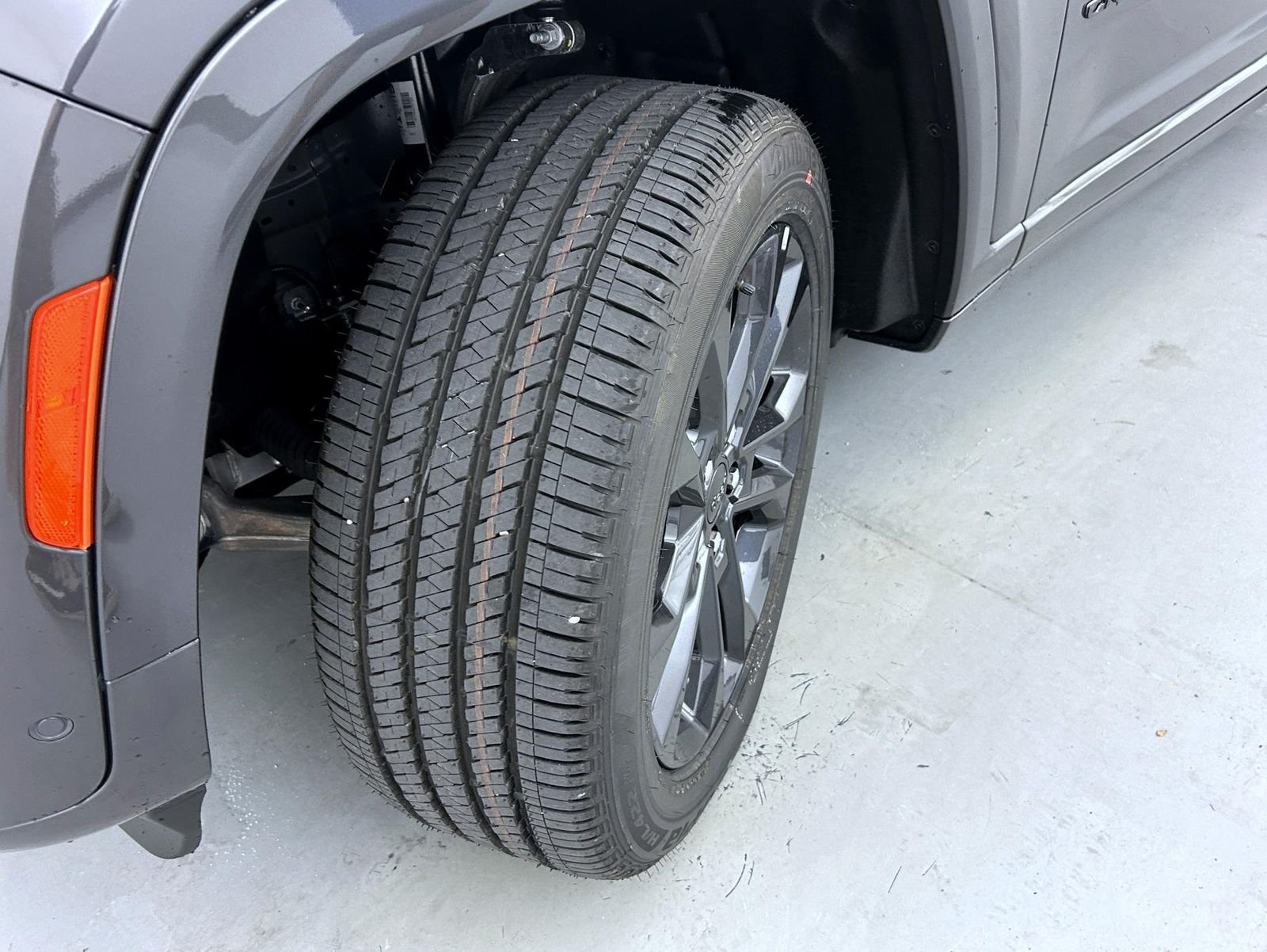 New 2026 Baltic Gray Metallic Clear-Coat Exterior Paint Jeep Limited Reserve image 24