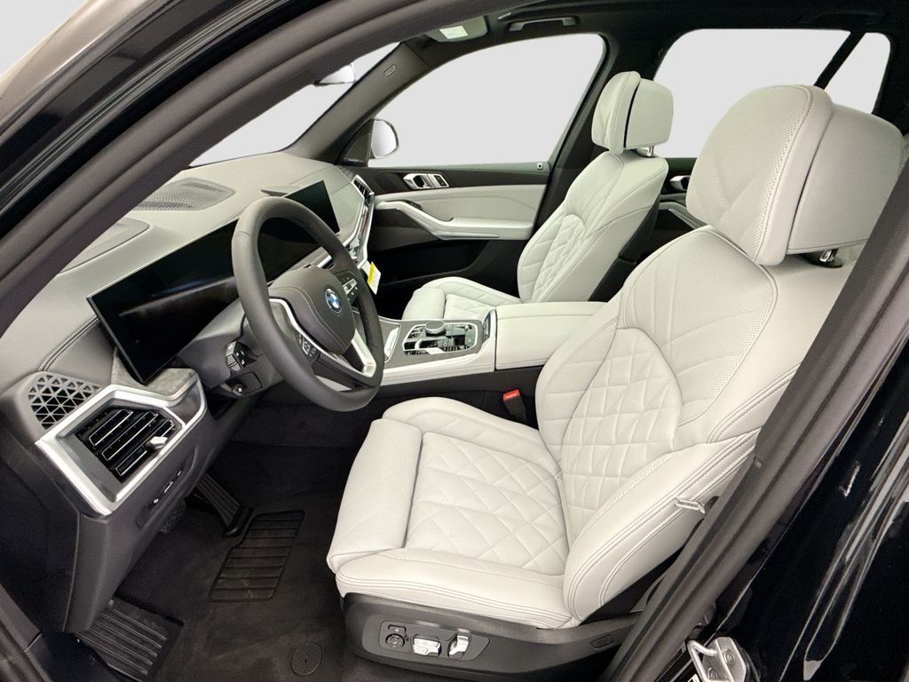 New 2026 Black Sapphire Metallic BMW xDrive50e image 18