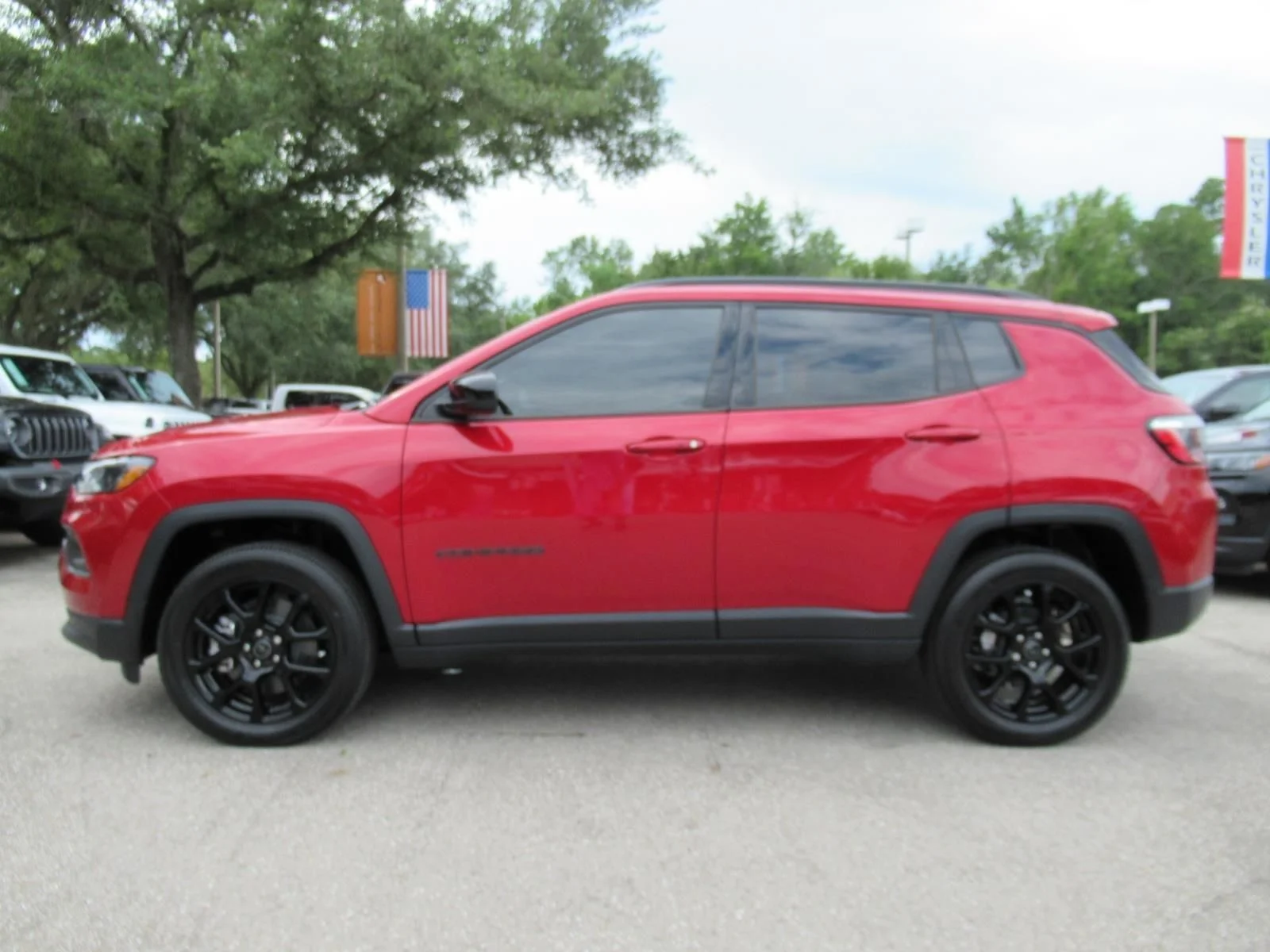 New 2026 Red Hot Pearl-Coat Exterior Paint Jeep Latitude Altitude image 4