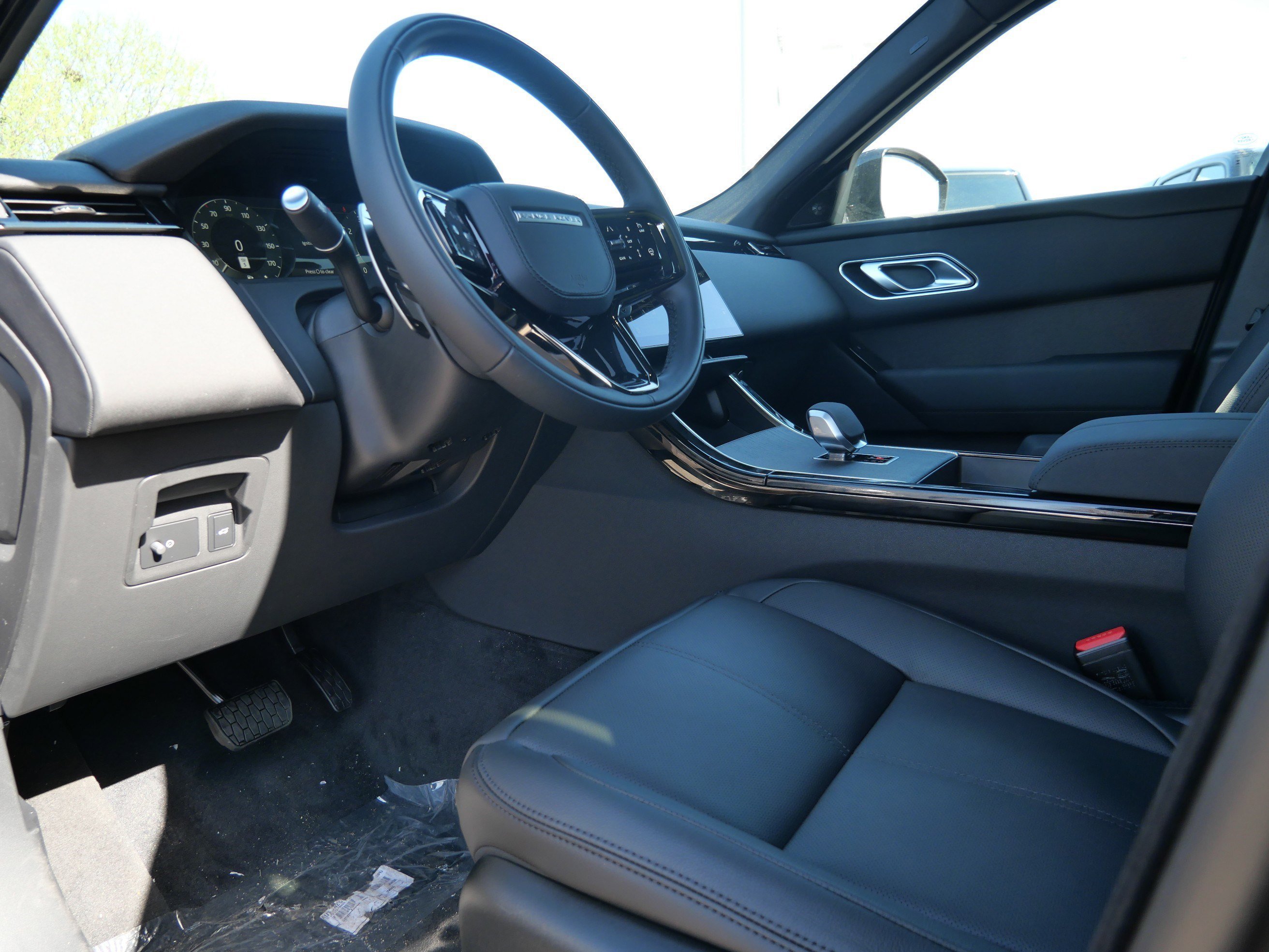 New 2026 Santorini Black LAND ROVER S image 3
