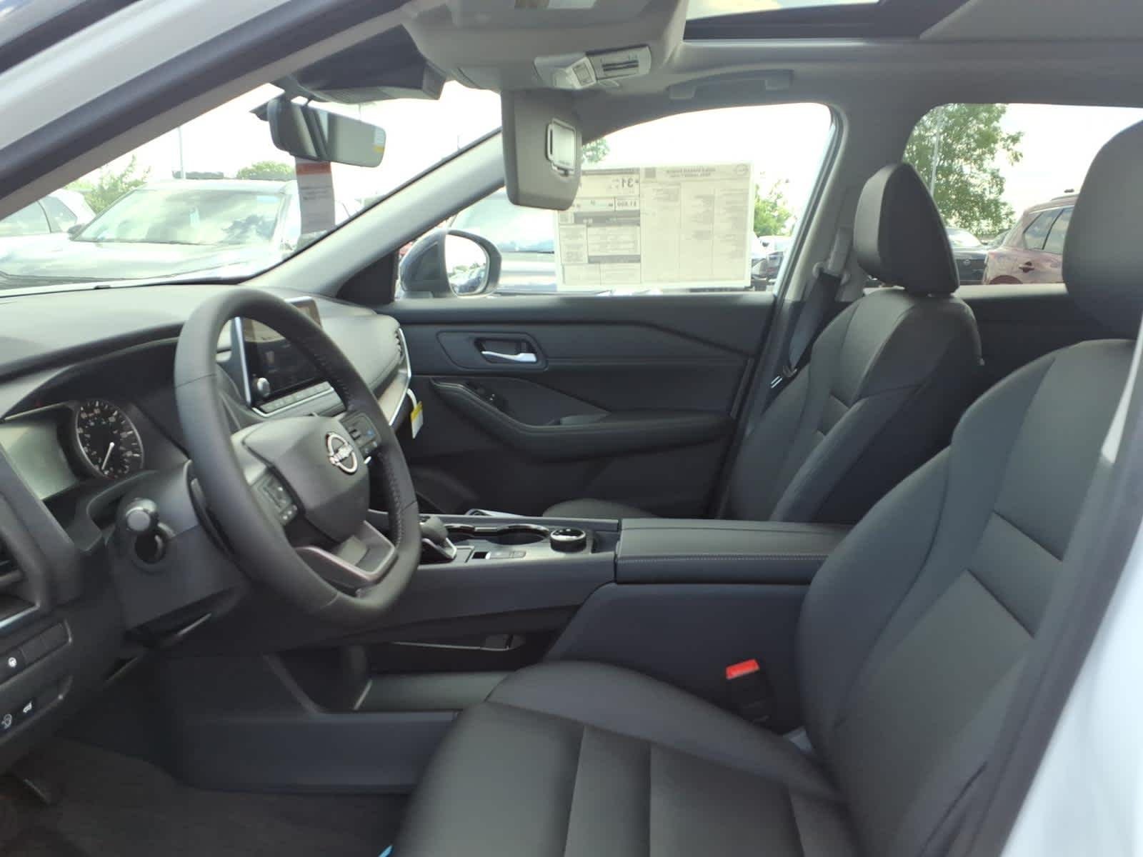 New 2026 Everest White Pearl Tricoat Nissan Dark Armor image 8