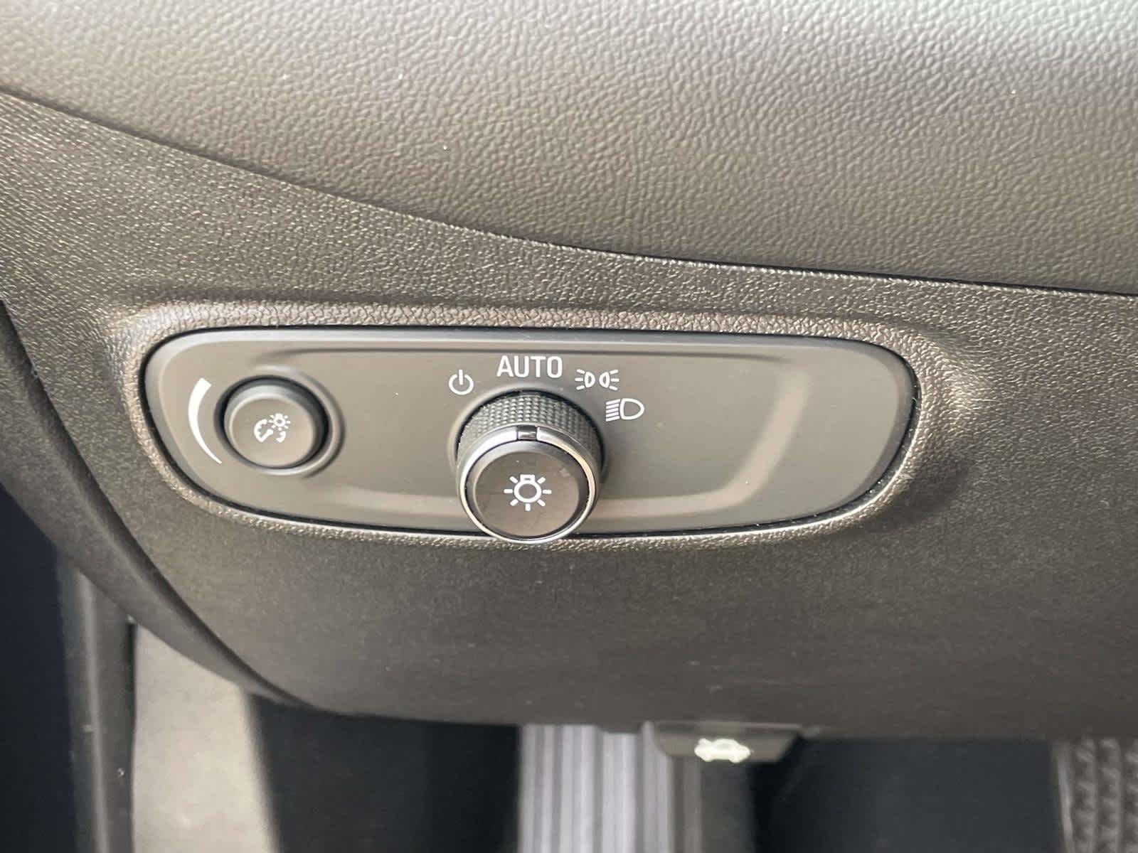 Used 2018 STORM BLUE METALLIC Chevrolet LT image 43