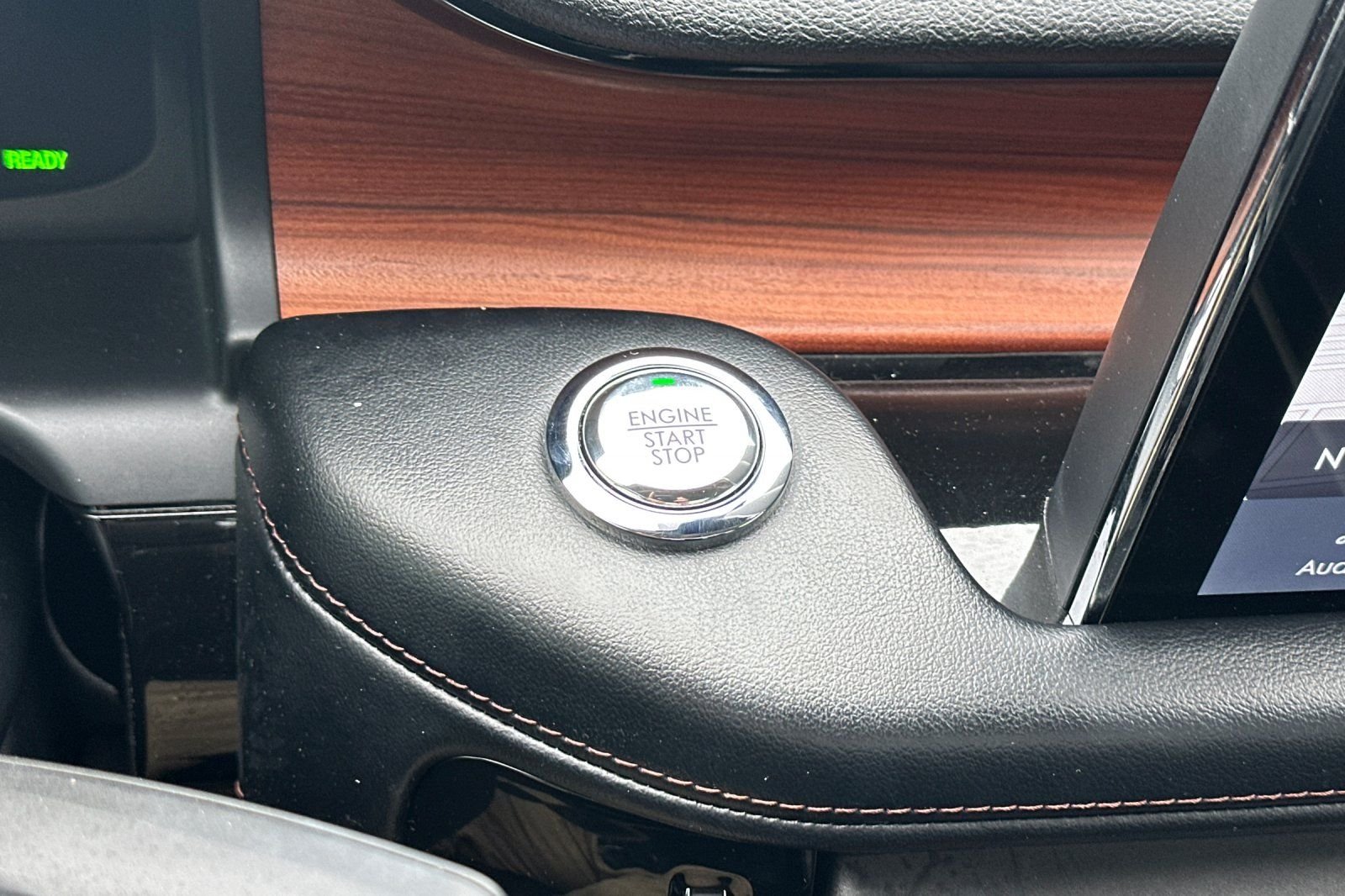 Used 2020 White Lincoln Grand Touring image 23