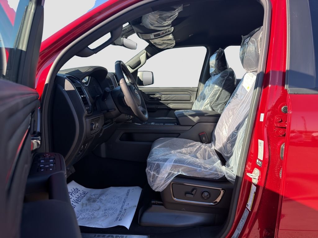 New 2026 Molten Red Pearl-Coat Exterior Paint RAM Limited image 9