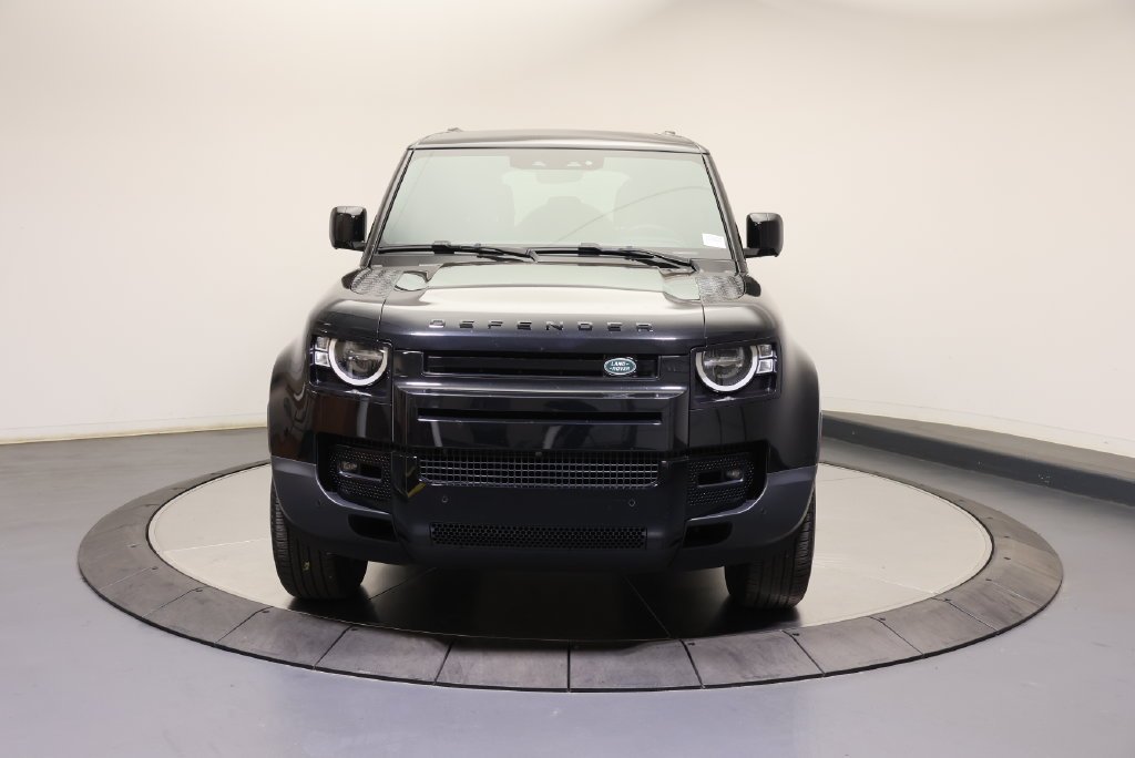 Used 2023 Santorini Black Metallic Land Rover S image 8